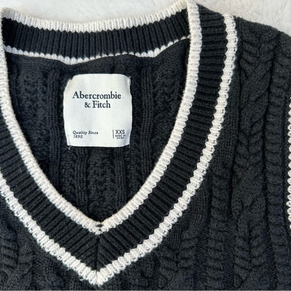 Abercrombie & Fitch Preppy Sweater Vest - Picture 2 of 4